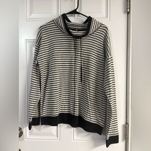 Jones New York Black and White Striped Women’s Sweater✨